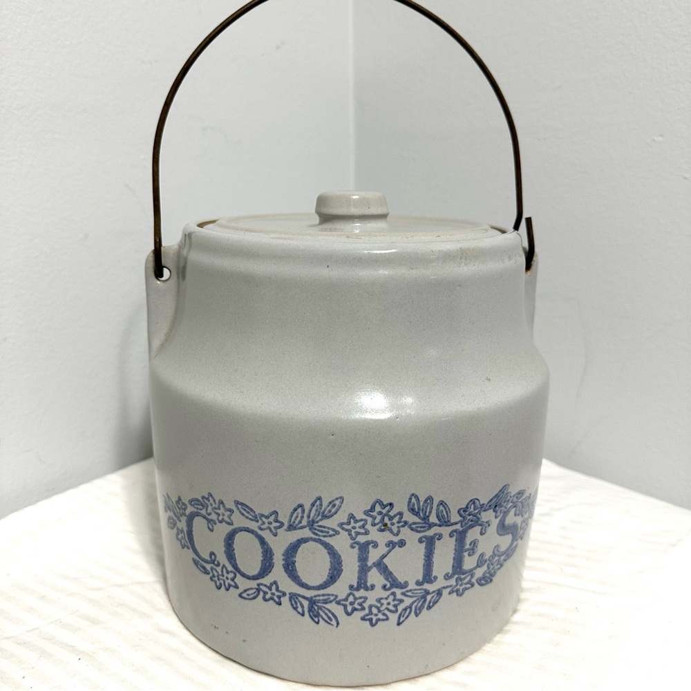 VINTAGE MONMOUTH POTTERY COOKIE JAR